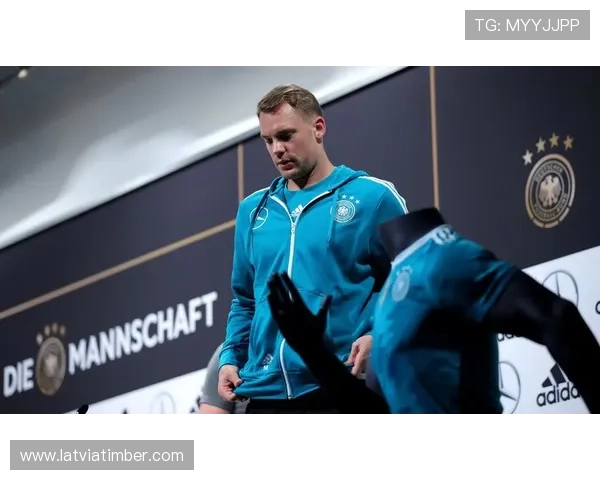 诺伊尔在德国队作用显著，近期表现稳健持续提升防守稳定性