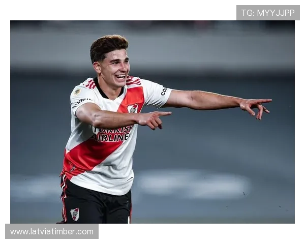 为何阿尔瓦雷斯总能抓住机会？效率型前锋的成长逻辑