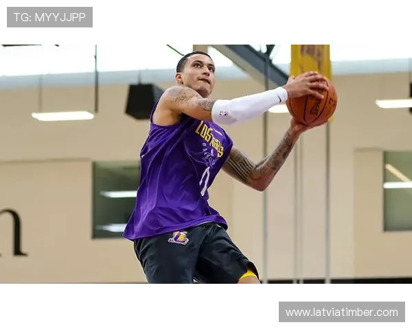 库兹马较上季加强无球跑位 拉开三分空间提效