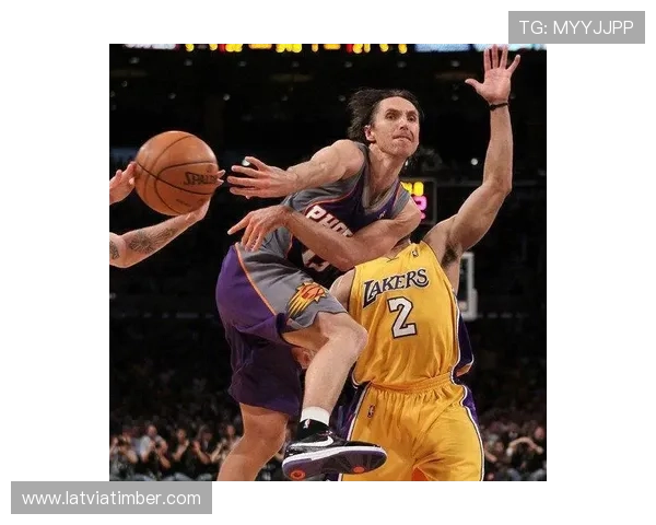 罗伯特森持球单打拉开空间与魔术师组织差异